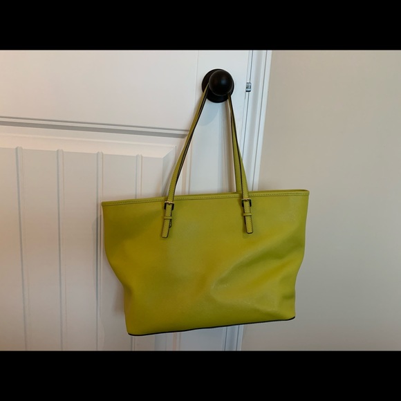 Michael Kors Jet Set Traveler - Picture 2 of 7